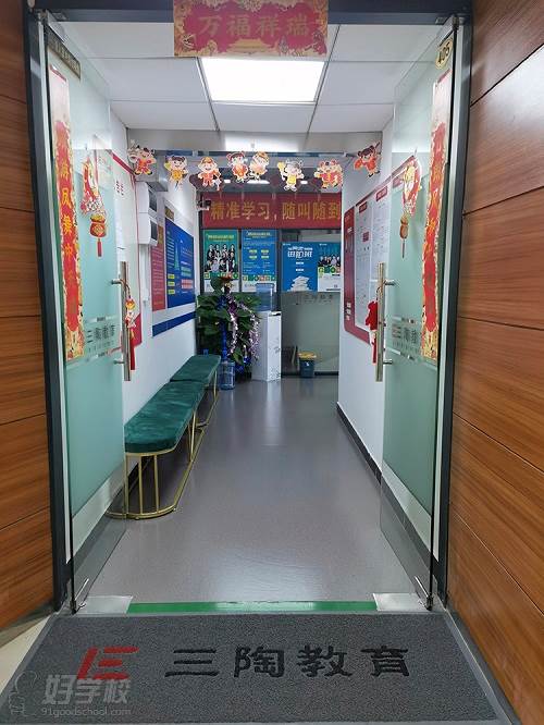 学校门口 学校门口