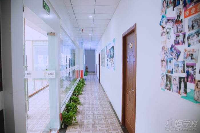 学校走廊环境