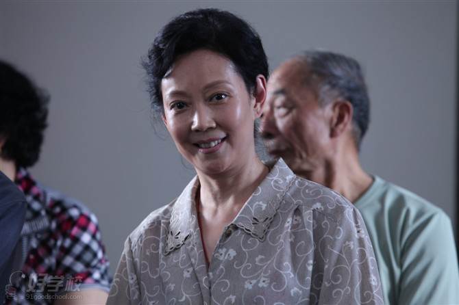 李军   著 名影视演员，在电影《杀戒》中和刘烨、倪妮合作，出演剧中倪妮母亲，参演多部电视剧、话剧。