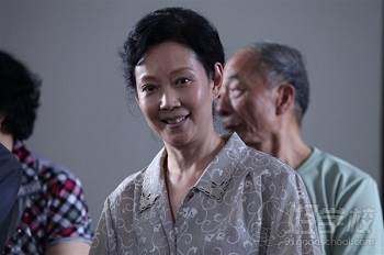 李军   著 名影视演员，在电影《杀戒》中和刘烨、倪妮合作，出演剧中倪妮母亲，参演多部电视剧、话剧。