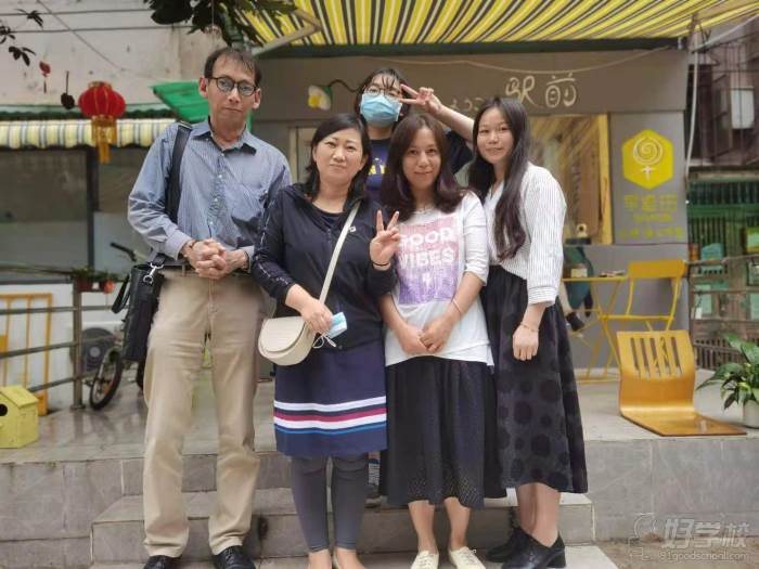 与村上老师、金老师定期交流日语韩语教学经验