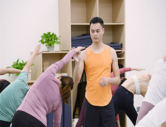 成都瑜伽TTC200培训课程