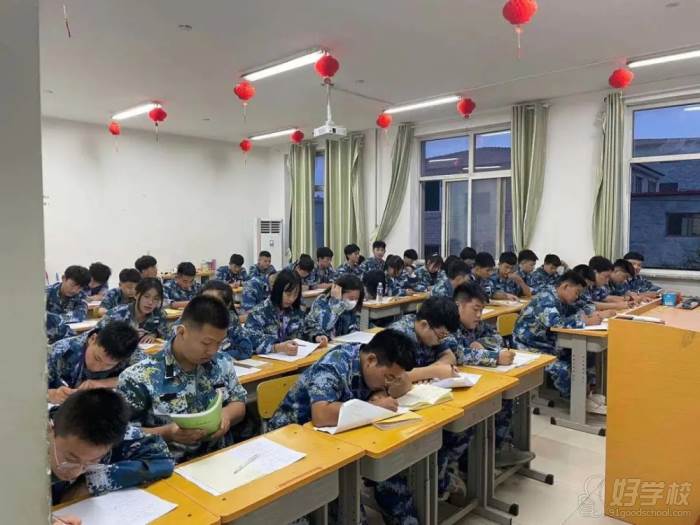 新同学自习现场