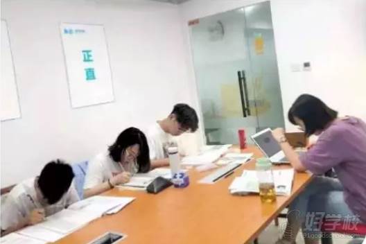 上海环球教育   小班授课环境