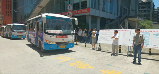 “勝利號(hào)”客車出發(fā)