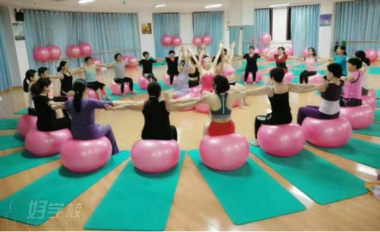 汶上学员蔚承华担任县工人文化宫瑜伽主教练