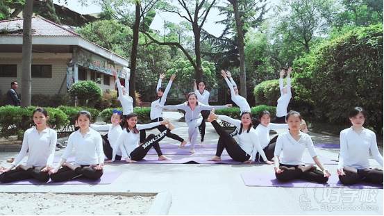 中印瑜伽泉城公園禪茶瑜伽之旅