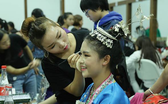 唯美绣学员 受邀为广西电视台旅游大赛做化妆造型