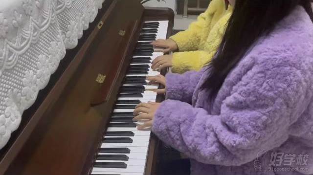 钢琴教学现场
