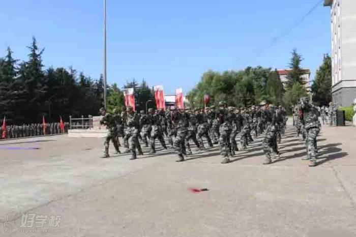 軍訓(xùn)場(chǎng)景