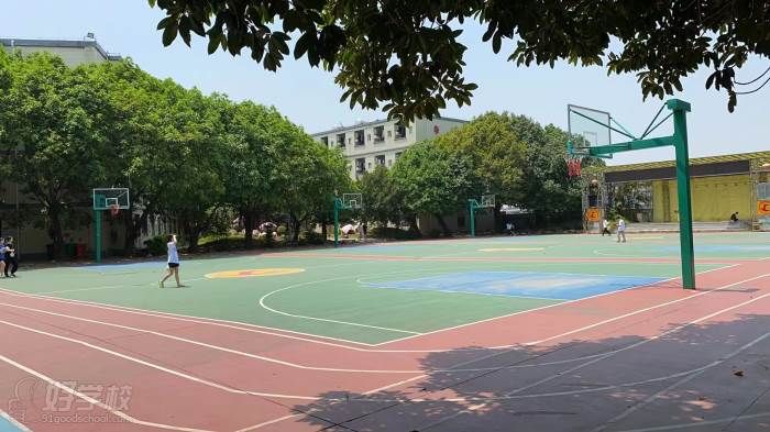 蓝球场