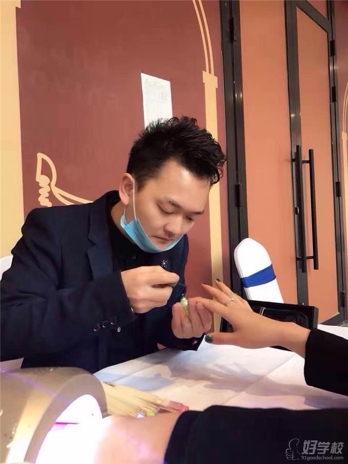 长沙致美美甲纹绣美妆培训学校教学风采