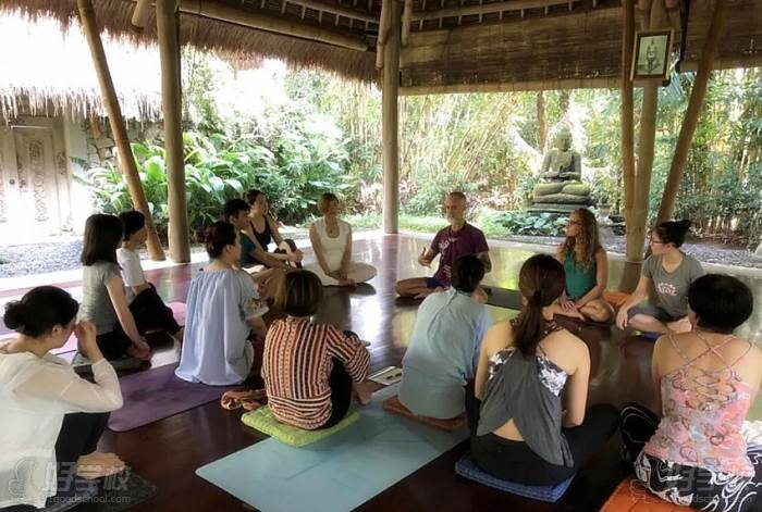 巴厘岛瑜伽旅修教学现场