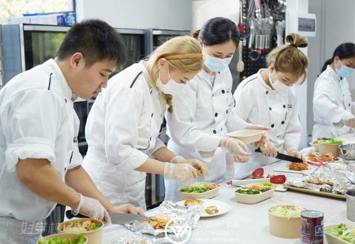是全国连锁的烘焙培训机构,在上海,成都,北京,等一线城市设有校区