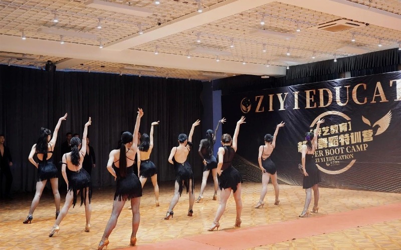 北京3+30暑期超级舞蹈特训营培训课程