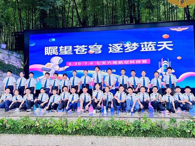 合影見證，索航樂飛師生風采！