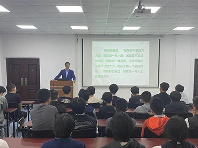 攜職專(zhuān)修學(xué)院中學(xué)部教學(xué)現(xiàn)場(chǎng)一覽