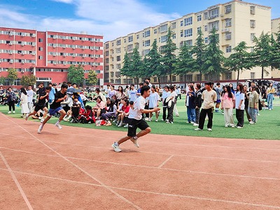 歐亞校園運(yùn)動(dòng)會(huì)定格學(xué)生風(fēng)采瞬間