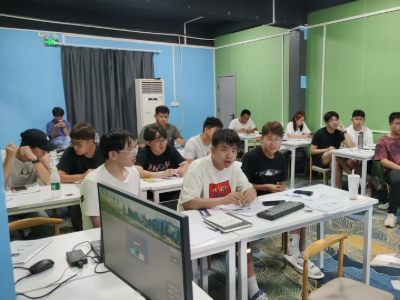 快看！西安小疆無人機(jī)培訓(xùn)基地教學(xué)現(xiàn)場展示！
