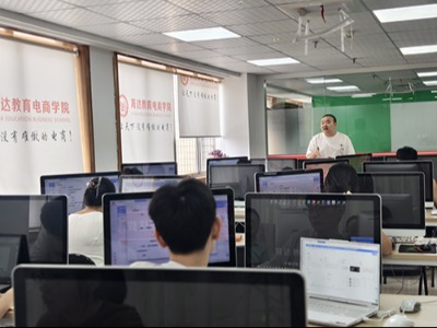 做帶貨主播，只會(huì)喊“買(mǎi)它”已經(jīng)out了！2025年抖音電商高薪人才必備技能清單