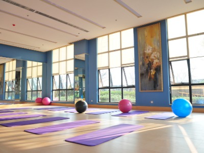 瑜伽要练多久才能当老师？小白去学可不可以？