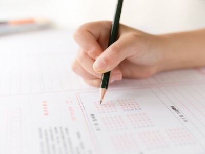 港澳台联考 vs 内地高考：一张图看懂两大升学路径的核心差异与选择策略