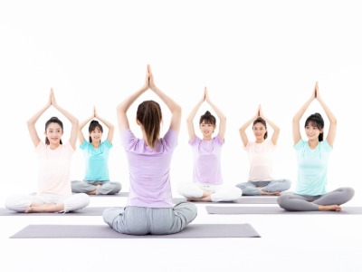 成为一名瑜伽教练需要投入多少？附培训学费全解析！