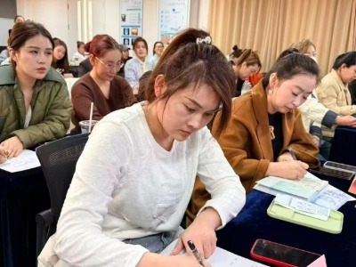 枫硕美业培训学校的教学现场一览