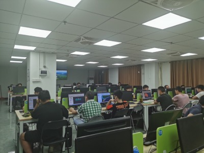 东莞鸿发模具培训学院的教学现场一览