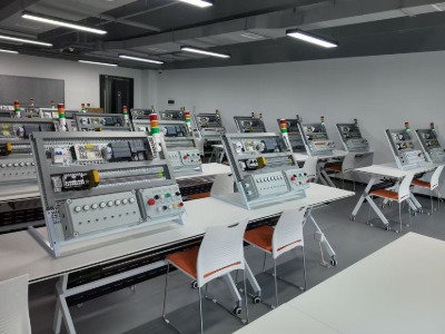 郑州鸿玉教育：装配电工、PLC、工业机器人全体系培训