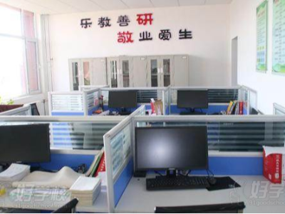 深圳电脑培训哪家好？东弘电脑培训中心课程体系详解