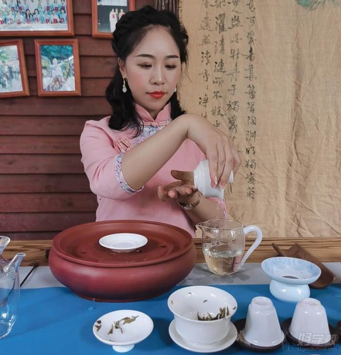 茶艺师泡茶手法
