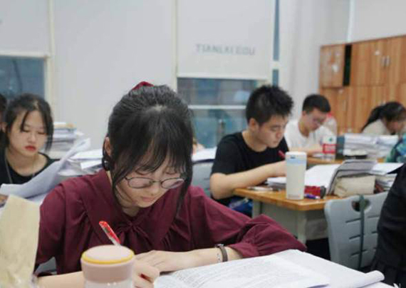 重庆九龙坡区排名前三的高考复读学校有哪些？