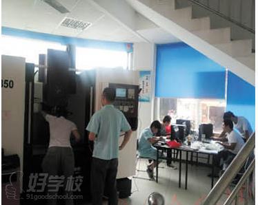 上海泉威数控模具中心教学风采
